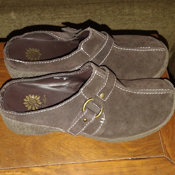 Women's Yellow Box Brown Suede Clogs - Picture 3 of 5